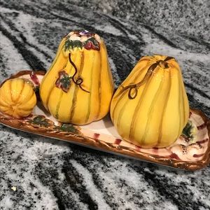 Salt/Pepper Ganz Bella Casa EUC